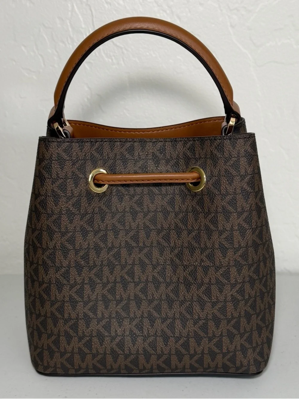 Michael Kors Suri Small Logo Bucket Bag - Picture 3 of 9